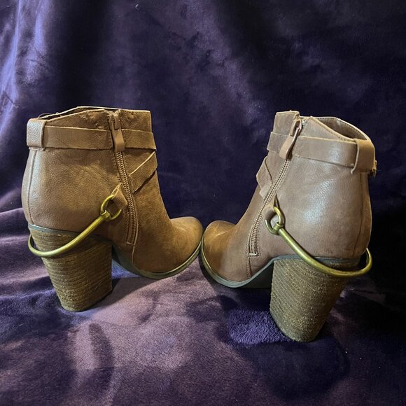 VERY VOLATILE | Los Angeles - Leather Stacked Heel Ankle Boots - Picture 4 of 9